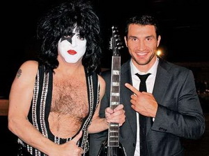 Пол Стенлі і Володимир Кличко (справа:-)